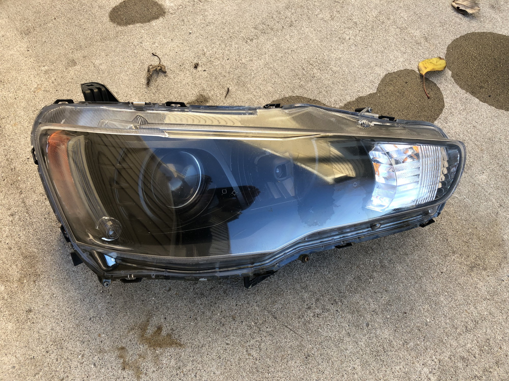 Exterior Body Parts - Oem hid headlamps and others - Used - Bowling Green, OH 43402, United States