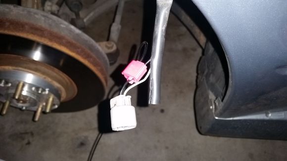 Negative (-) on fender signal tapped into the positive (+) of the front parking light