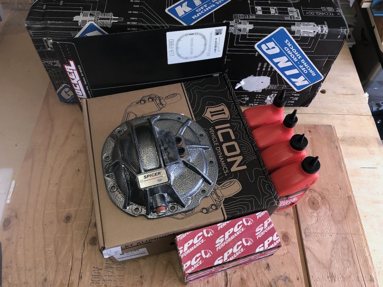 Are there any aftermarket front diff covers with drain plugs? Ford