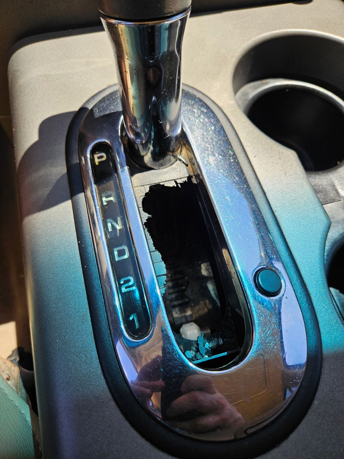 Is the 2005 King Ranch Shifter gear positions supposed to light up