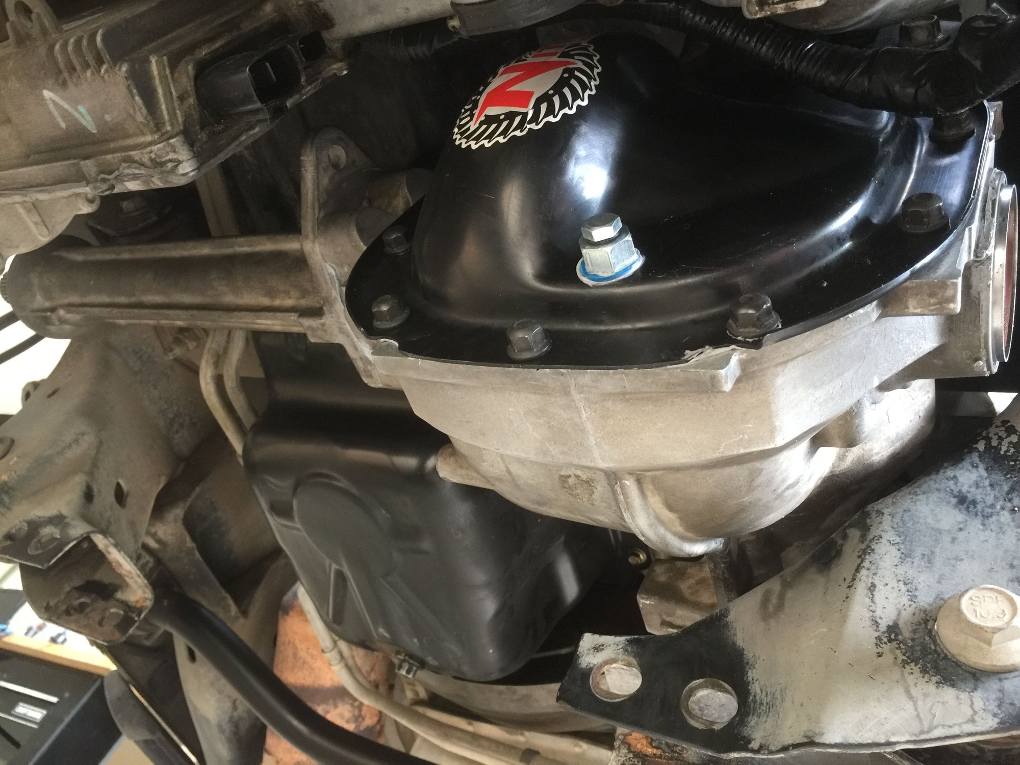 Here is a pic of the front diff cover with the added drain plug.