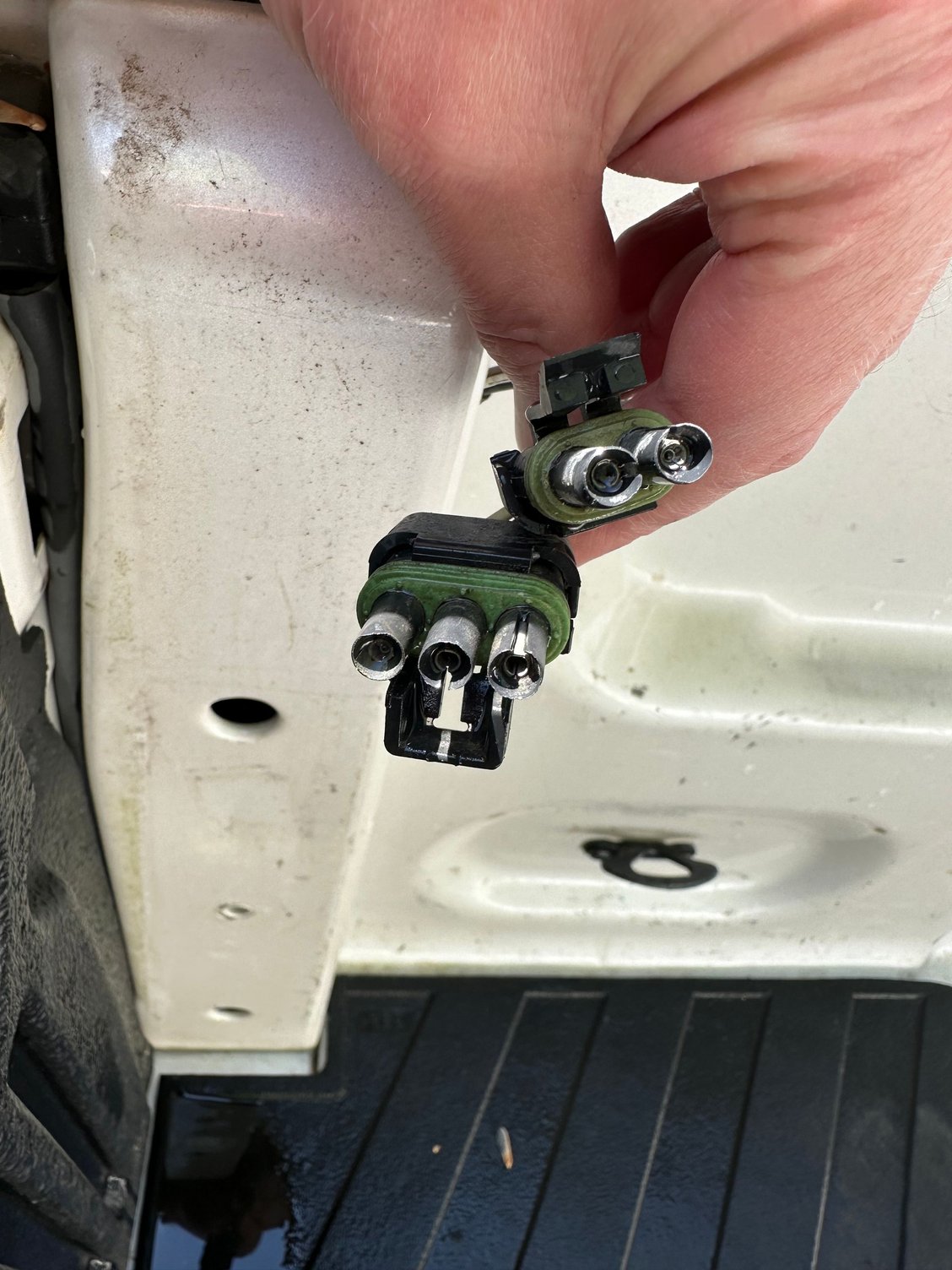 Help identifying electrical connectors in bed Ford F150 Forum