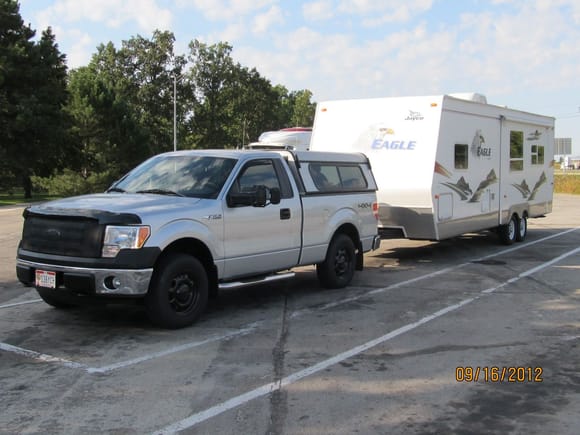 29' Jayco.. 2010 F150. Bought new. Ordered special just to pull big toys.