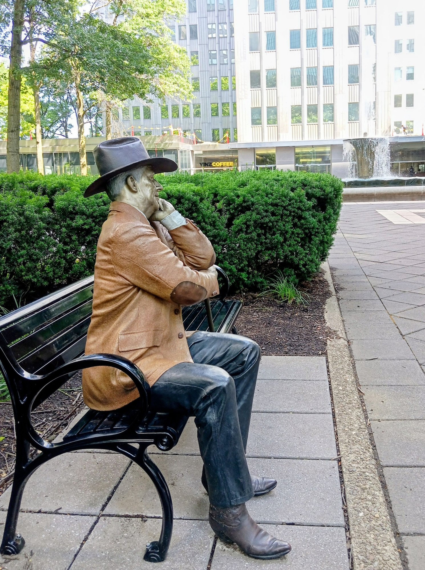 Quirky and quite life-like statue on a park bench in downtown Pittsburgh 