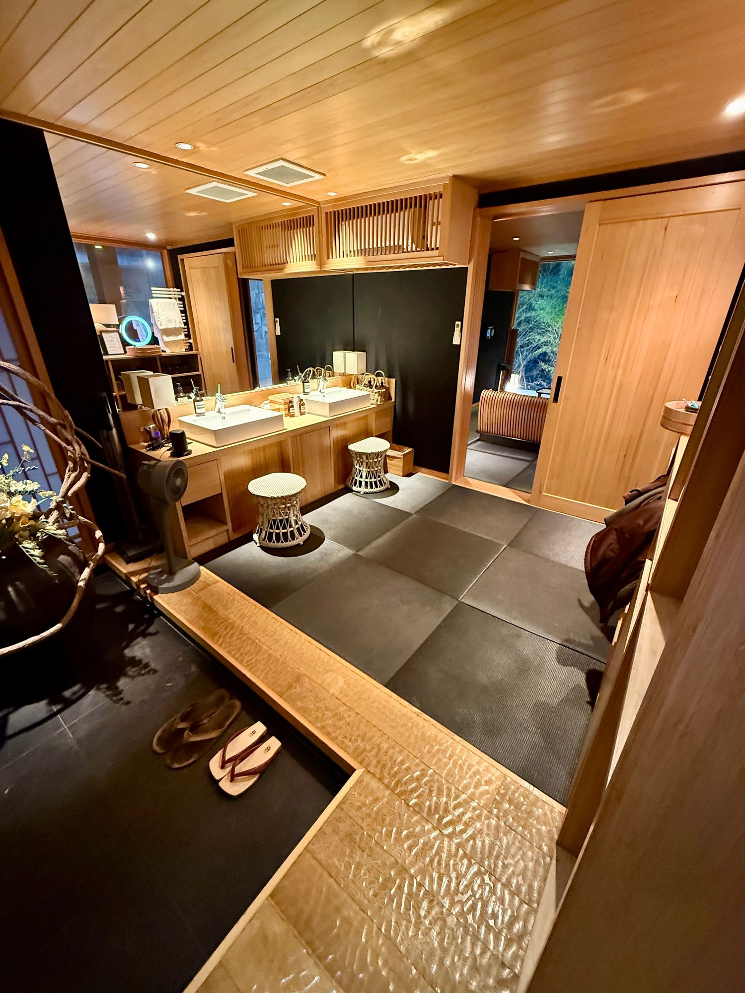 Chikujo No Ma - Changing room