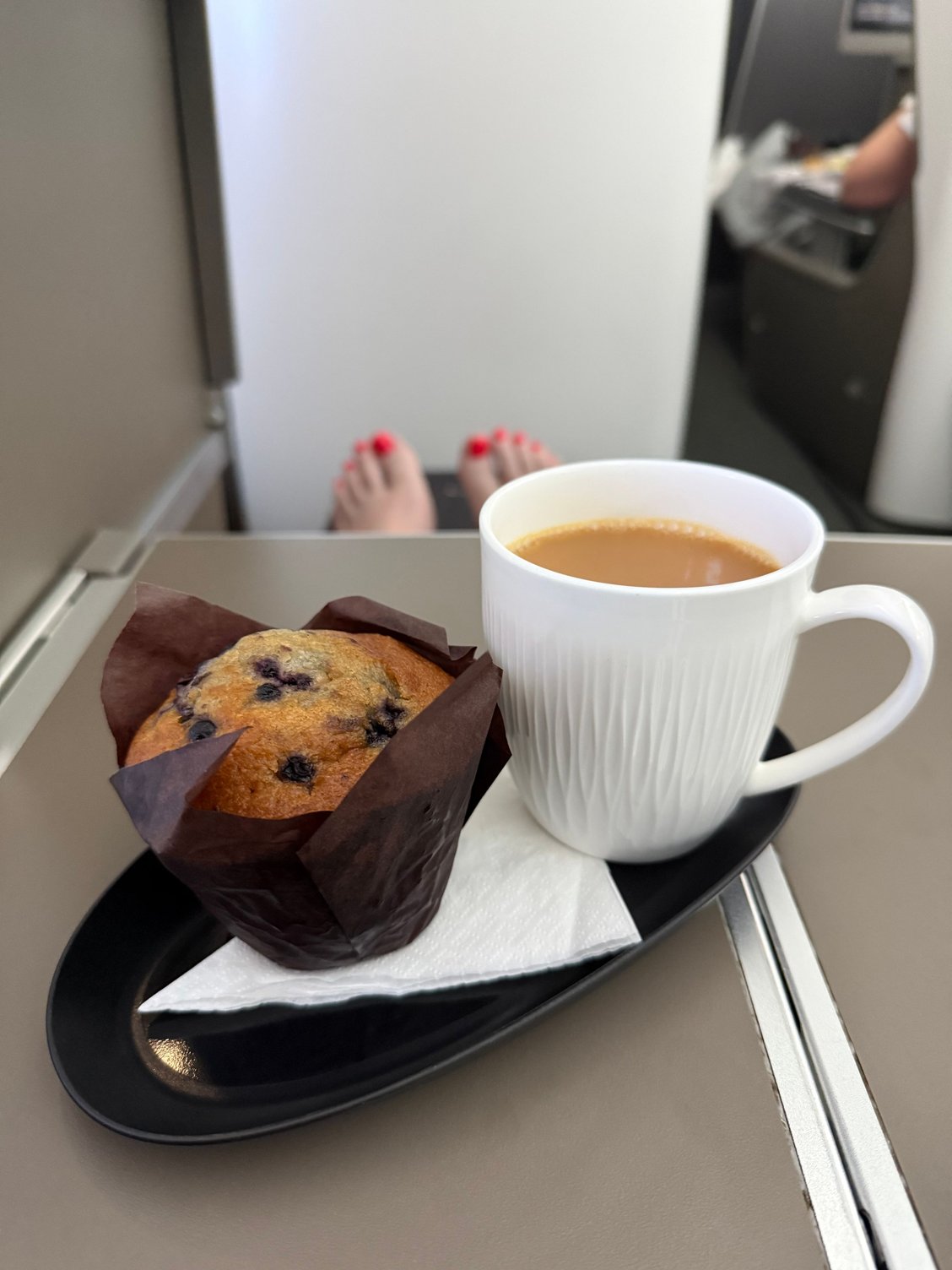Pre landing, opted for muffin and tea. Blueberry muffin was served warm . Looking at others the Cornish pasty (or pastry as the menu calls it) didn�t look particularly appealing 