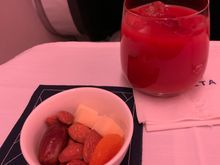 Post-takeoff drinks with amuse-bouche of almonds, cheese cubes and dried fruit (apricot, fig)