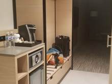 No closet, its a luggage cubby