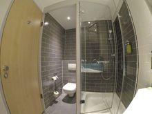 Holiday Inn Express Düsseldorf City North / Bathoom