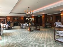 Amstel restaurant - table spacing 