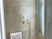 Shower cubicle 
