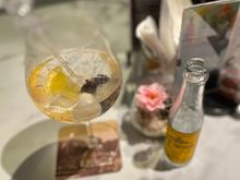 Botanics G & T
With blackberries 