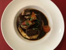 Beef cheeks with carrots , mushrooms & mash 