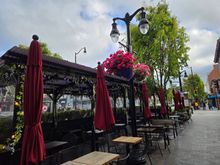 Some places like Crepevine  (casual spot for sandwiches, crepes and salads) feature outdoor seating.