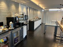 Small but descent executive lounge