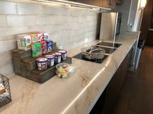 Lounge (hot plate had grab-and-go egg mcmuffins 