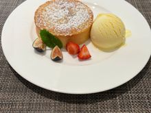 JFK CCR 12 SEPT 2022
Fig tart. Very enjoyable. Did taste a bit like a bake well tart though…