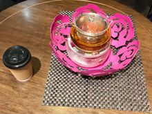 Now also chrysanthemum tea at friend ‘ s Sara TASEER ‘ s eponymous store