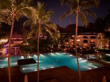 Pool view by night (2)