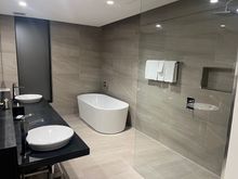 Queen Queen Mountain View Bathroom