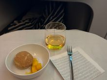 Cream puff with mango compote