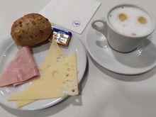 More breakfast items in the lounge 