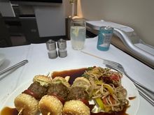 Teriyaki mini burgers w/ noodles 