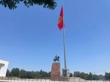 Statue of Manas and the massive Kyrgyz flag in front of the Kyrgyz State Historical Museum
