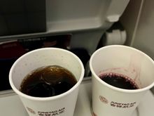 White wine and Coke Zero in Chinese is red wine and Coke.