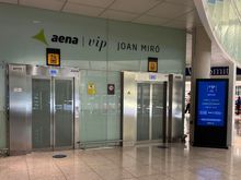 Entrance to the lounge 