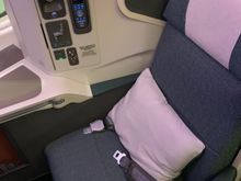 The seat: Amenity kit, bottle of water and blankets were present