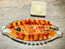 Banana boat with ginger and vanilla ice creams 