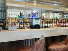 Bar and restaurant 