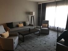 Suite living room