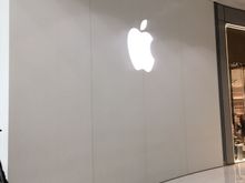 A quick trip to the Apple Store to charge my phone