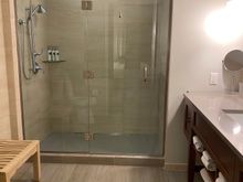 Suite bathroom