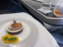Food not so memorable this was the only one i took a picture of
Service strangely not proactive as in 777 8F and in 388, despite the low load (5/8)