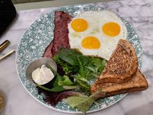 eggs, bacon and toast breakfast