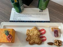 In the box is a typical Taiwanese pineapple cake. The 2 Perrier cans are part a f the welcome amenity. 