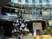 Hyatt Regency Bangkok at front entrance