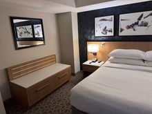Bedroom with ample space to open a suitcase