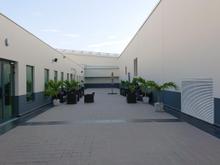 Outdoor area connected to the CIP lounge. 