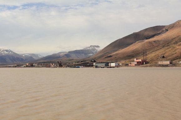 Approaching Pyramiden