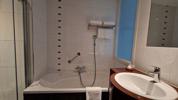 While the (standard) guest rooms only have an open shower, this deluxe room has both a bath and a separate shower (with doors).