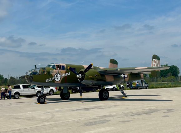 North American B25 Mitchell “Berlin Express” operated by the EAA waits for the next batch of passengers 