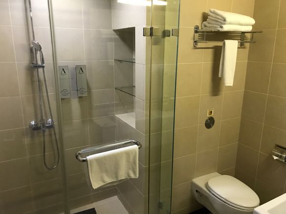 Clean shower: excellent heating and oressure