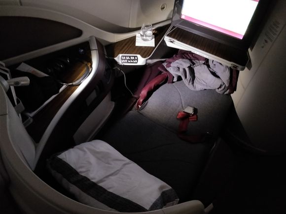 QR business class seat in relax mode