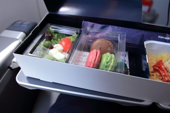 Side salad, seasonings and dessert, Norwegian Premium.