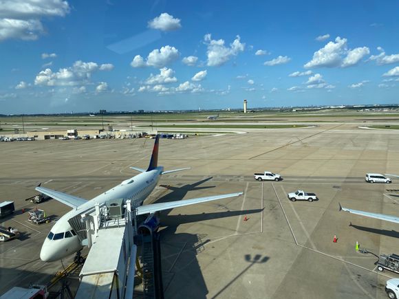 My ride to Detroit waiting at E14