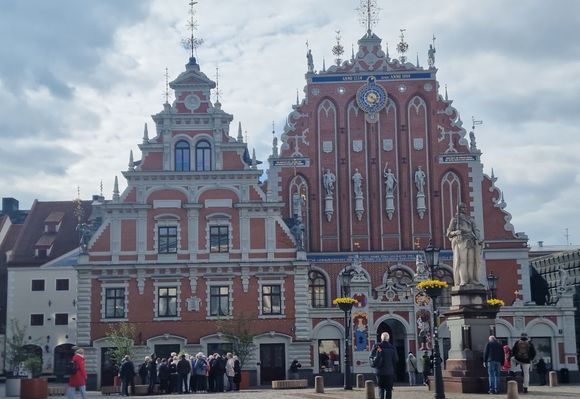 House of the Black Heads